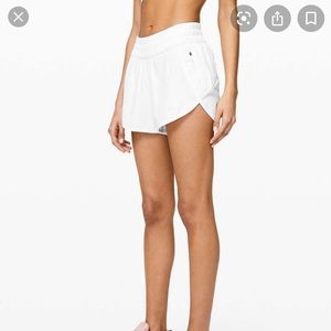 Lululemon White Tracker Short V 4”